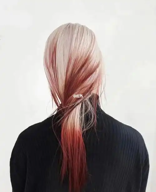 白金色搭配红色渐变721592#北京漂发  #爆顶染  #小众染发