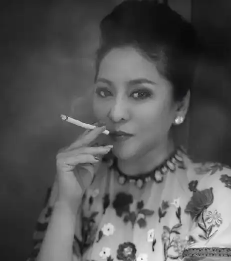 封杀张柏芝,手撕周星驰,这个女人被向华强宠的无法无天