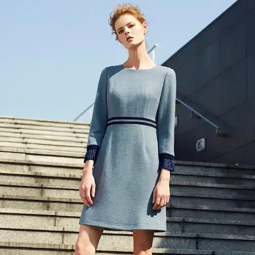 颜域品牌女装2018春夏新款通勤连衣裙中长款收腰修身长袖a字裙子_7折