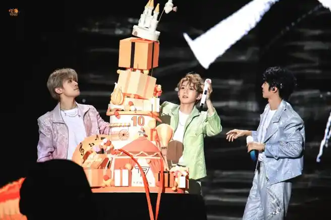 tfboys超话92#tfboys十年之约演唱会#09  插  播  一  条  友  爱