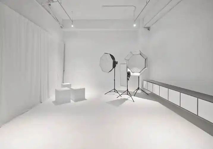 台中商业摄影棚设计,强调有机感的 106 坪挑高空间