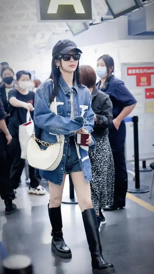 巴黎时装周##巴黎时装周##杨紫巴黎时装周##杨紫前往巴黎时装周