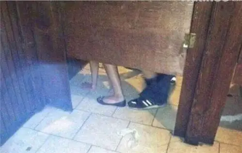 抖音"厕所门"事件全过程还原,网友看后直呼:有人保存了吗?-新浪汽车