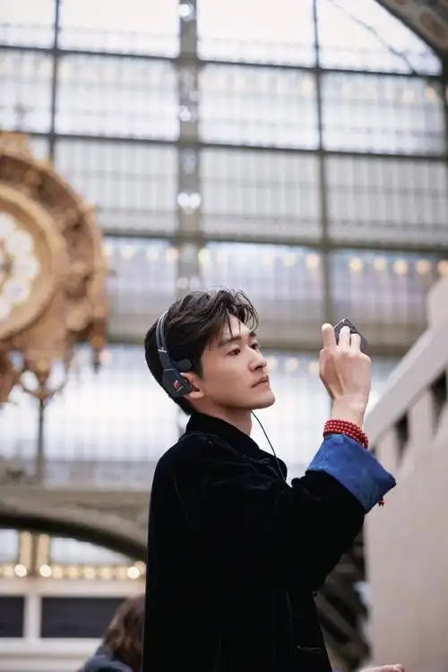 上帝的珠宝掉落地,所以我看见满天繁星和你的眼睛@张翰