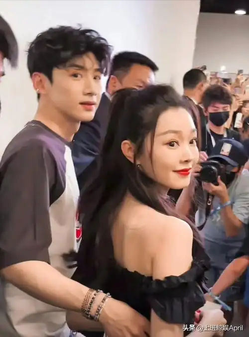 宋轶高攀白敬亭?细扒后发现,她才是真正的"伪装者"!