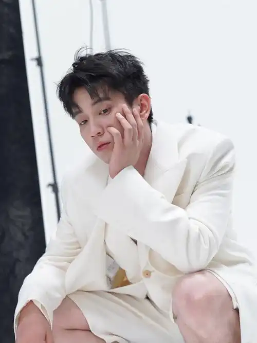 痞帅的少年的,皆是@王子奇是演员王子奇工作的认真模样