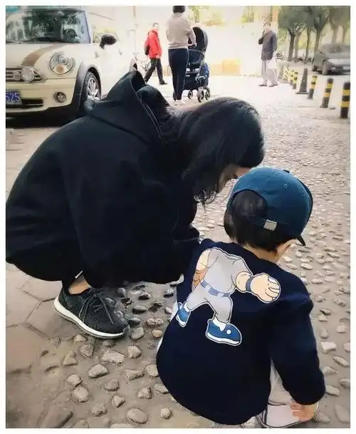 看靳东这一家三口这样的男人活该幸福美好