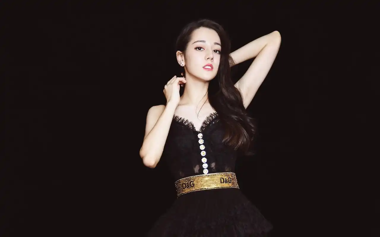 迪丽热巴性感蕾丝纱裙性感写真高清壁纸