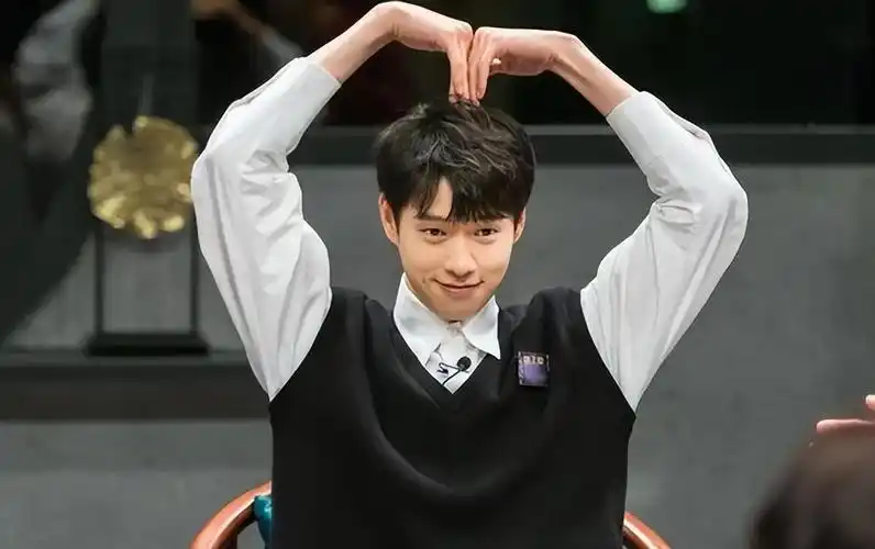 魏大勋个人资料简介及家世("抠门富少"魏大勋:30岁身价过亿)