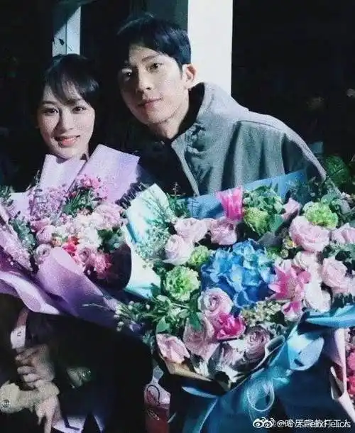 原创杨紫井柏然杀青照登上网络热搜了发生啥了