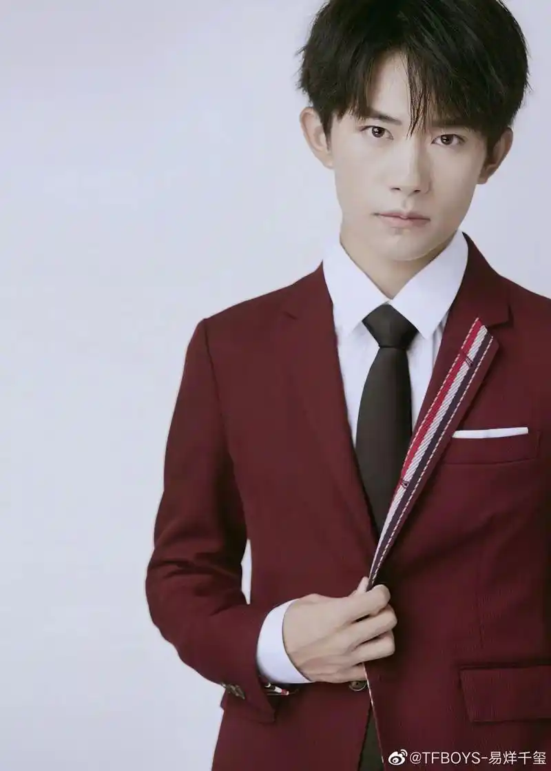 会有贤妻,贵人相助,有大将之风……易烊千玺的八.