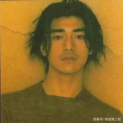 亚洲第一美男金城武,年轻小伙的颜值杀,中年大叔的魅力杀