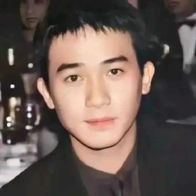 年轻的梁朝伟不得是万千少女的梦![害羞]