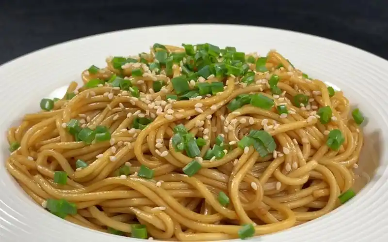 葱油拌面怎么做,才香味浓郁呢?今天我教会你,真是太好吃了