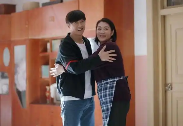 37岁唐曾演大学生,满脸褶子太辣目|吕一|演员|王雨|张鲁一|海一天