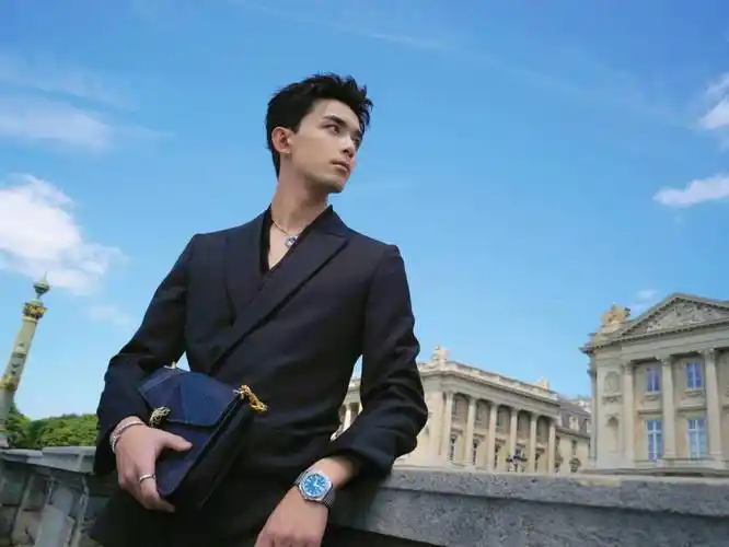 很是期待吴磊未来能演绎年少有成的霸道总裁角色呢