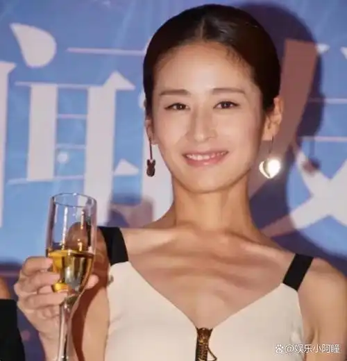 颖儿的身高为一米七,体重是140斤,实际上这个身材可以说刚刚好,也许在