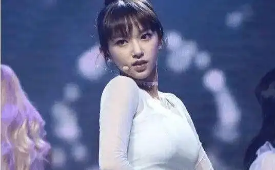 看她跳舞"开弓"那一刻,名副其实奶萧