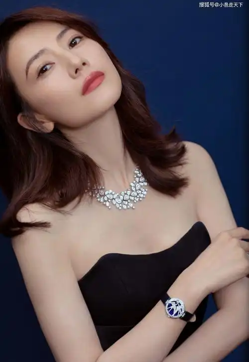 高圆圆黑色抹胸裙性感写真