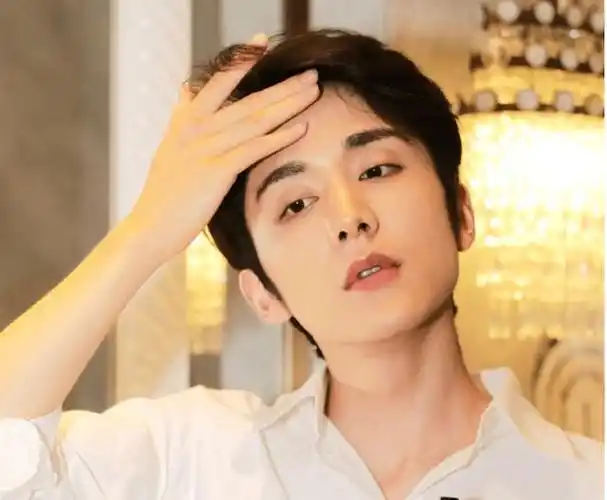 张新成和孙千去开房了,由于张新成和李兰迪的恋爱关系已经是半公开了