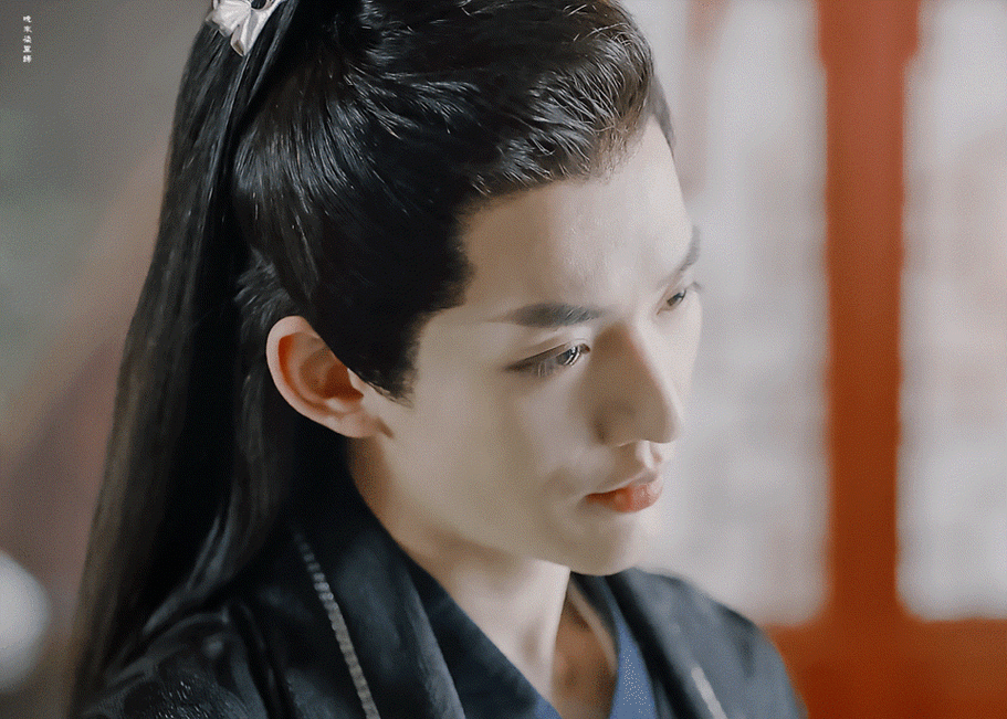 因饰演遇龙中雪阡寻而出道的