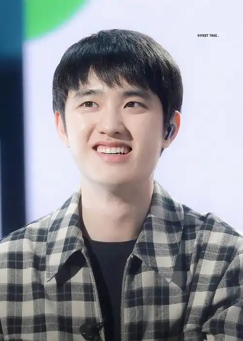 都暻秀严肃可爱