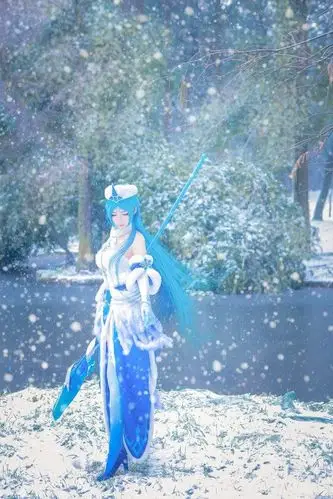王者荣耀:冰雪女神王昭君cos,雪地里的一抹倩影,怎么能不心动