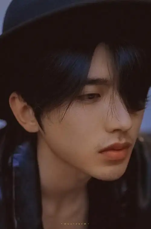 果然谁都会说一句留胡子好看#蔡徐坤