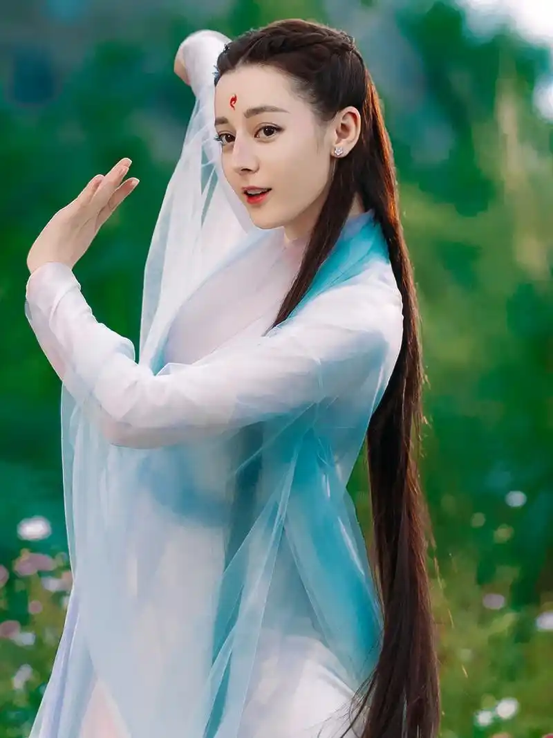 《王的女人谁敢动》他将她禁锢温热的气息洒落:小东西,还逃不逃