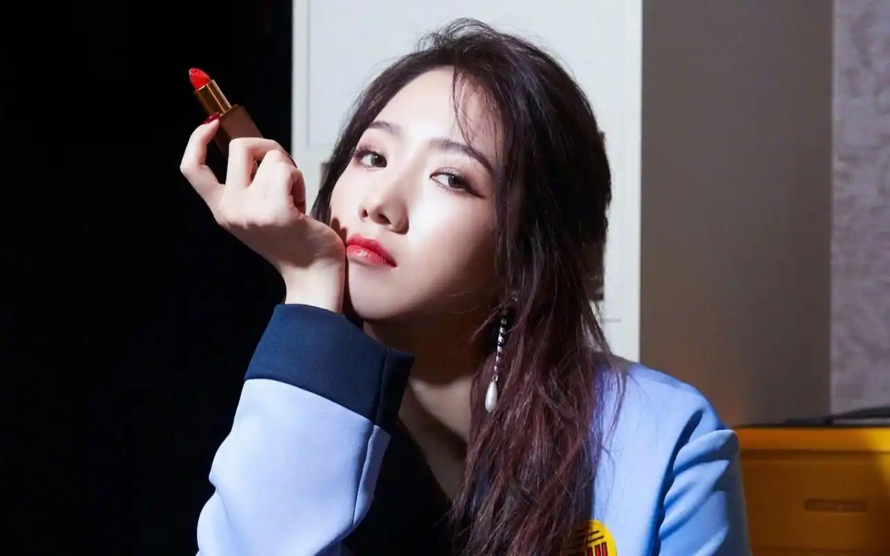 孟美岐妩媚性感高清桌面壁纸