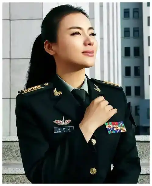 今天小编要给大家介绍一个超有料的人物,就是生于1976年的我们女歌手