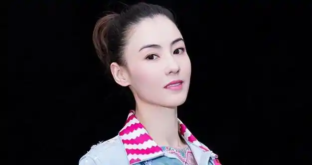 21年前张柏芝遇上陈冠希,刻意模仿他的一切,眼里有光|