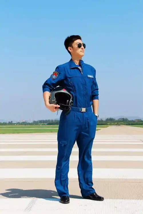听说帅的都去当了飞行员,看到他我就信了 !