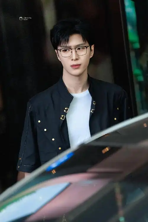 范丞丞黑框镜##范丞丞请把眼镜焊脸上