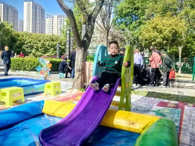 约吗红安园游会