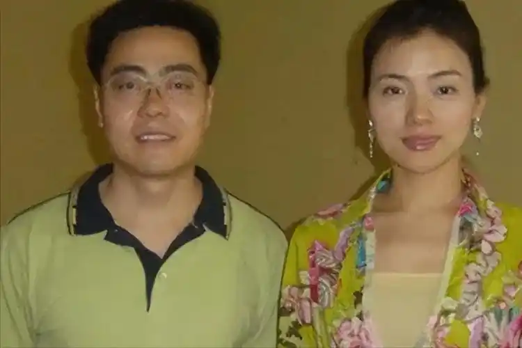 民歌天后陈思思嫁给青歌赛冠军师鹏生一女今46岁气质依旧动人