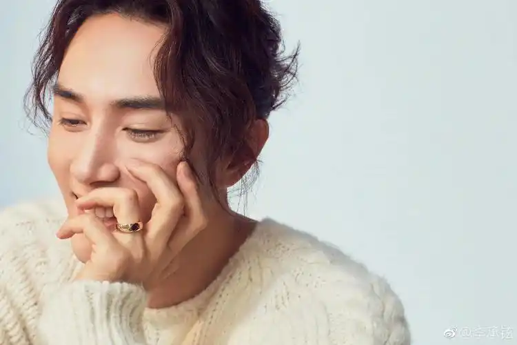 李承铉个人资料("夫圈顶流"李承铉的另类窜红记,和他背后的两个女大佬