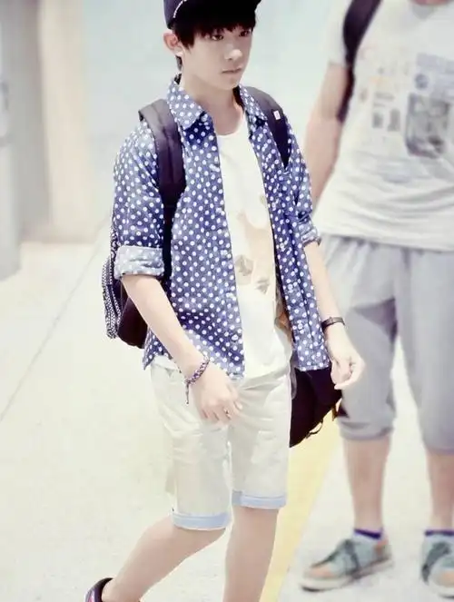 回顾易烊千玺妈妈是打工妹为培养儿子辞掉工作赌赢了一生