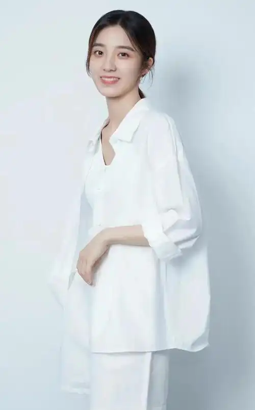 万鹏高清魅力写真时尚俏丽