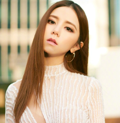 华语最受欢迎女歌手,小巨肺邓紫棋夺冠,张韶涵输给李宇春?