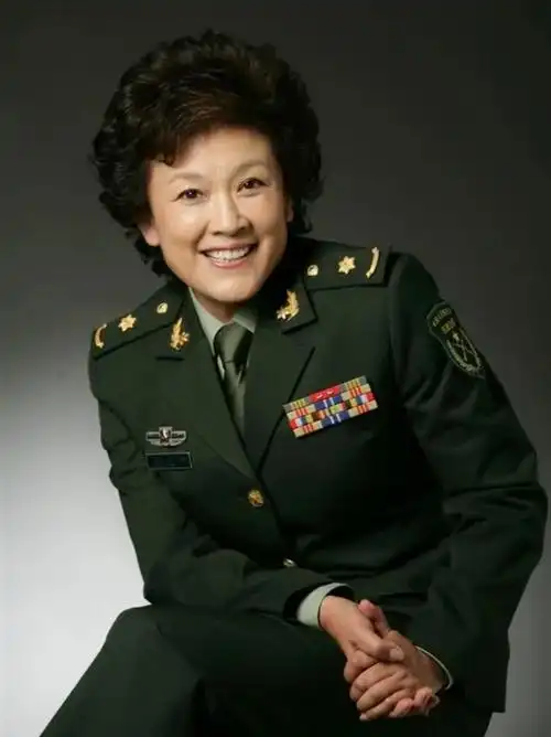 回顾宋春丽因拍戏终身不育61岁却如愿当上母亲自称无怨无悔