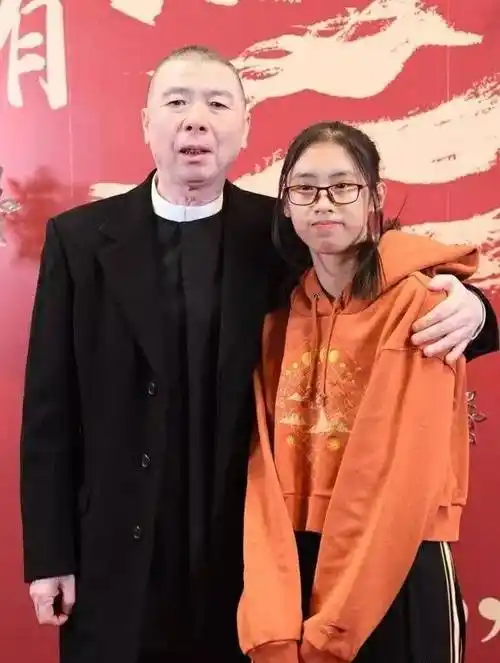 冯巩捧红冯小刚,促成他姻缘却连遭背叛,他的做法最动人心_贾玲_孩子