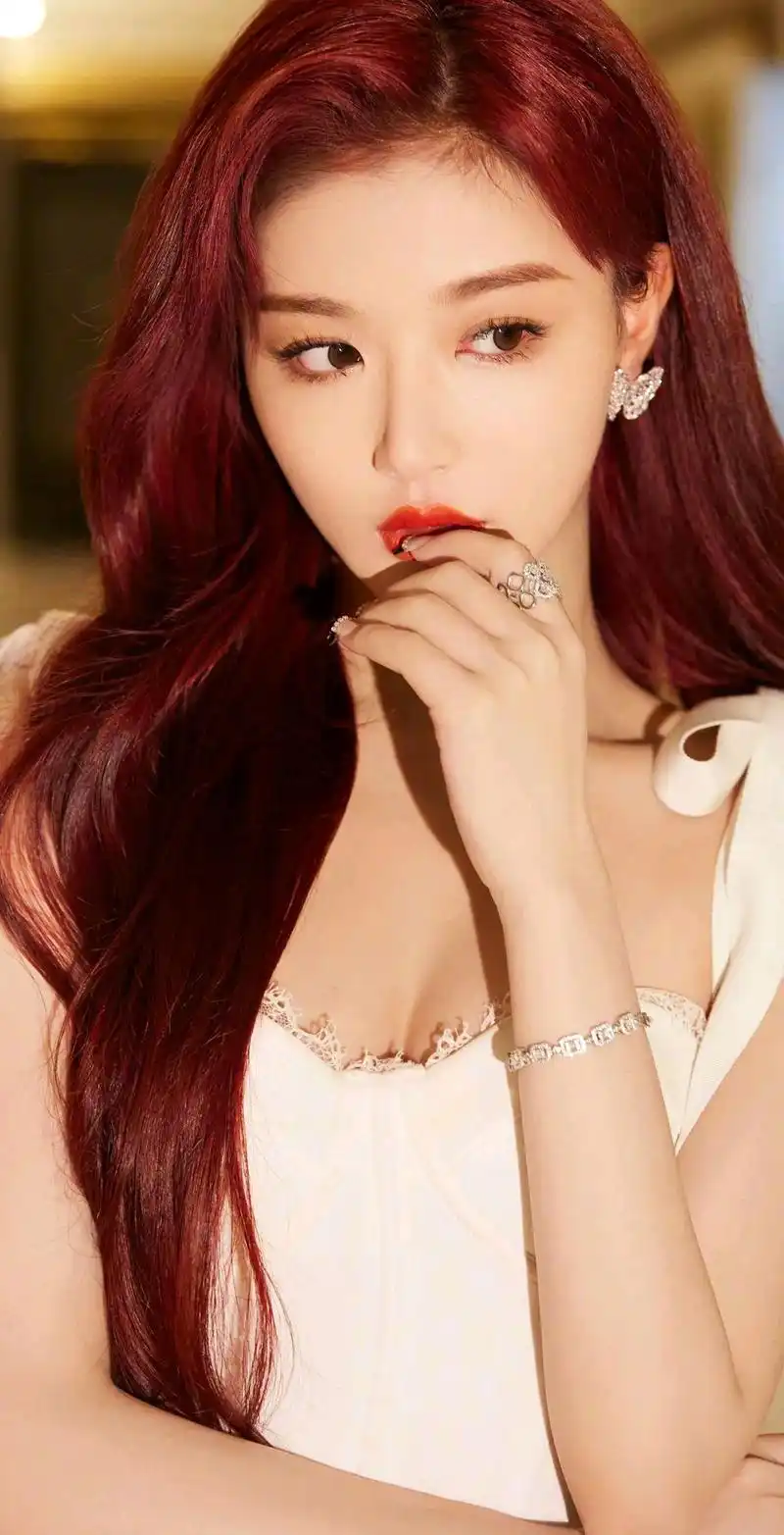 孔雪儿高清写真性感撩人,肌肤白皙如雪,美得让人心动