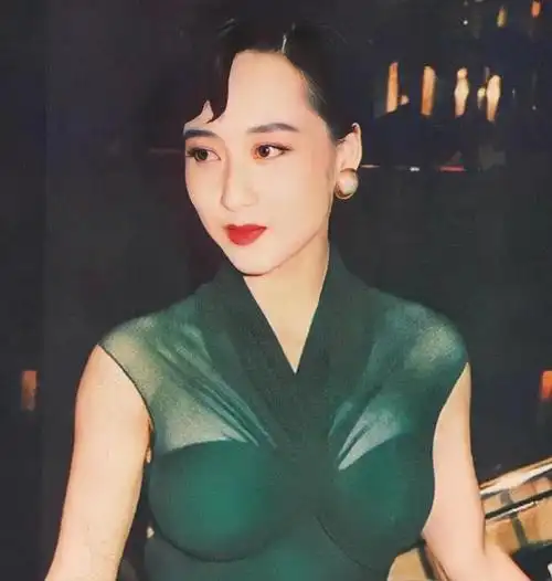 谁能抵挡利智魅力?昔日女神身材惊艳,绝对让人心动不已