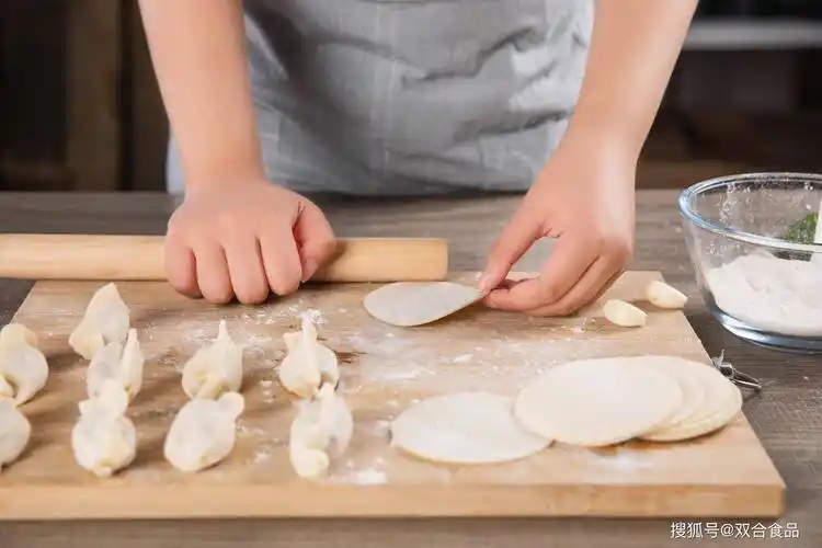 春晚年年包饺子,饺子年年上春晚,饺子到底意味着什么?