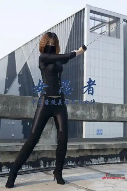 中高艺健美裤蒙面女侠作品《女忍者》超酷女侠视频