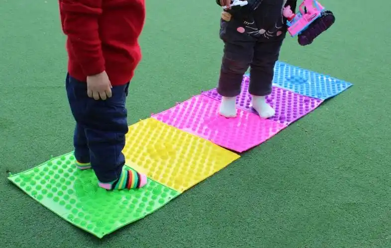 指压板 足底按摩器儿童感统训练 脚底按摩垫趾压板 小冬笋(绿色一片)