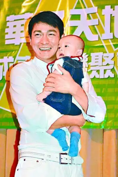 刘德华仍未现身公开喜讯 拒数十个婴儿用品广告