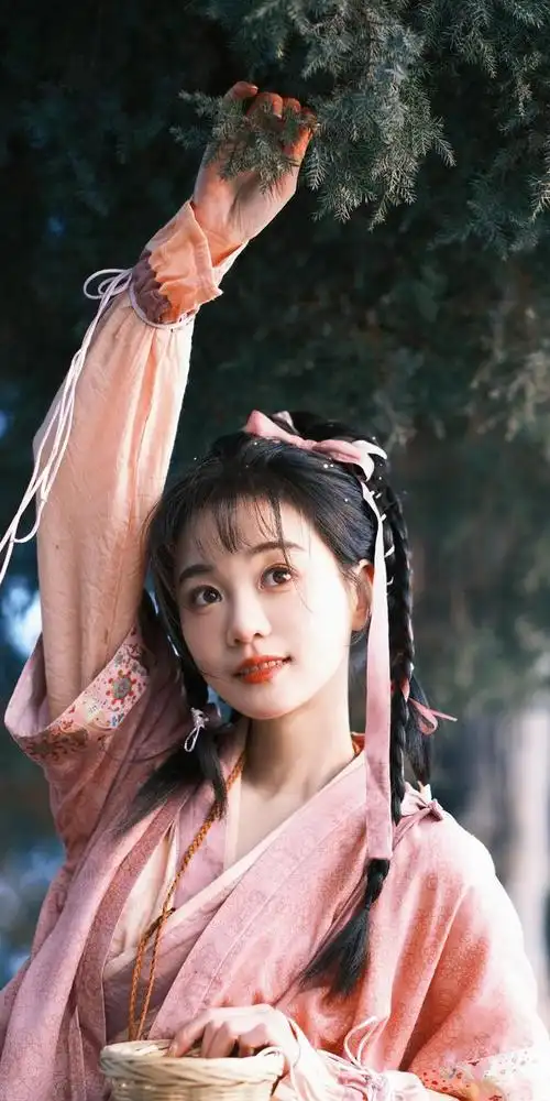 胡意旋古风壁纸大赏大眼萌妹子素衣纸伞明艳甜美