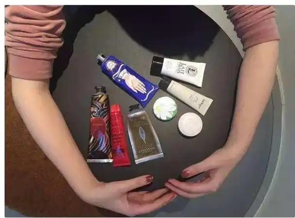 包包里常放这几样东西,一般都是精致讲究的女生,看看你有几样?